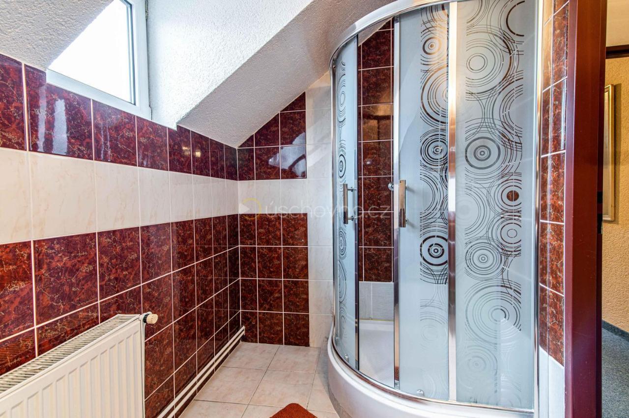 Pension Astoria Klášterec nad Ohří Esterno foto