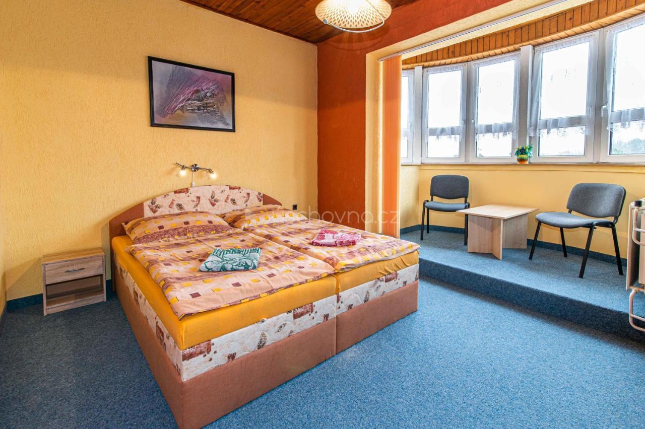 Pension Astoria Klášterec nad Ohří Esterno foto