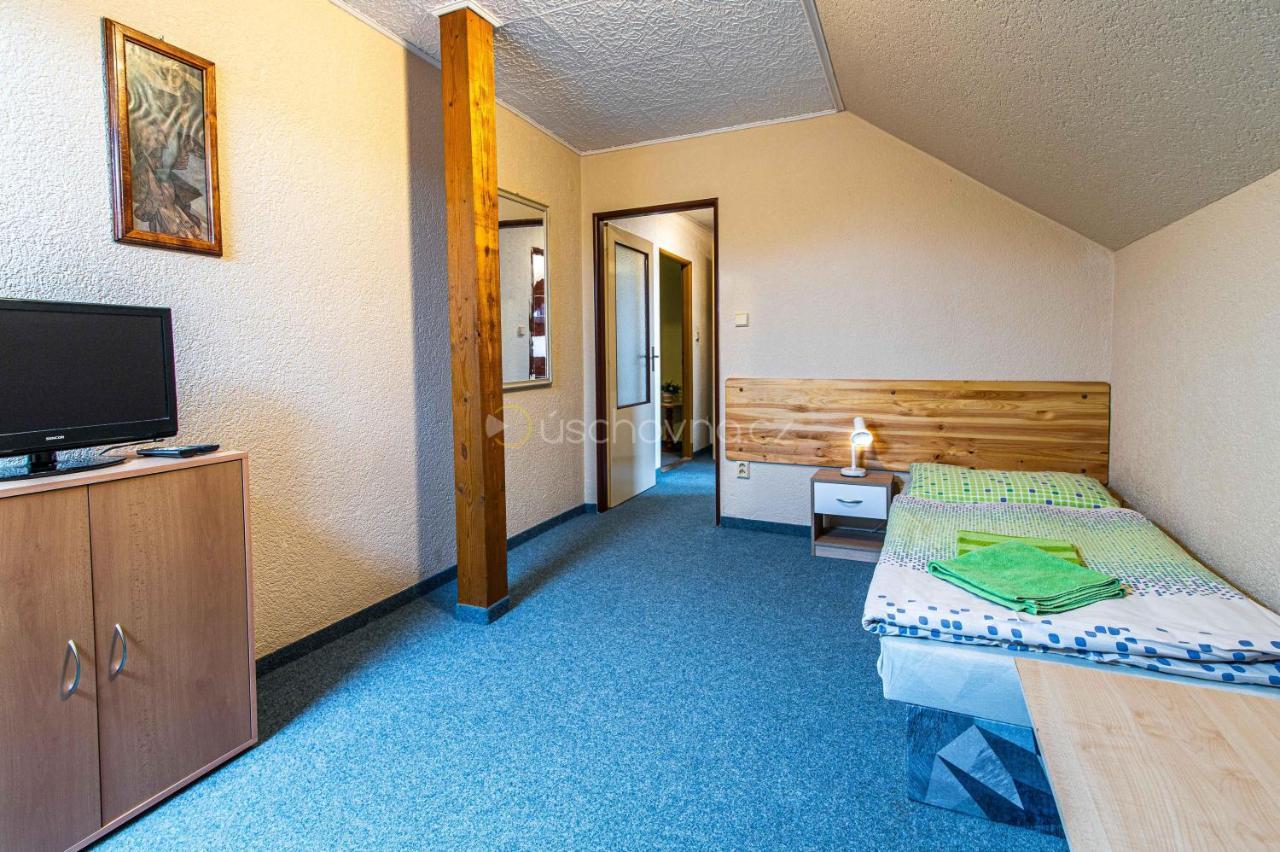 Pension Astoria Klášterec nad Ohří Esterno foto